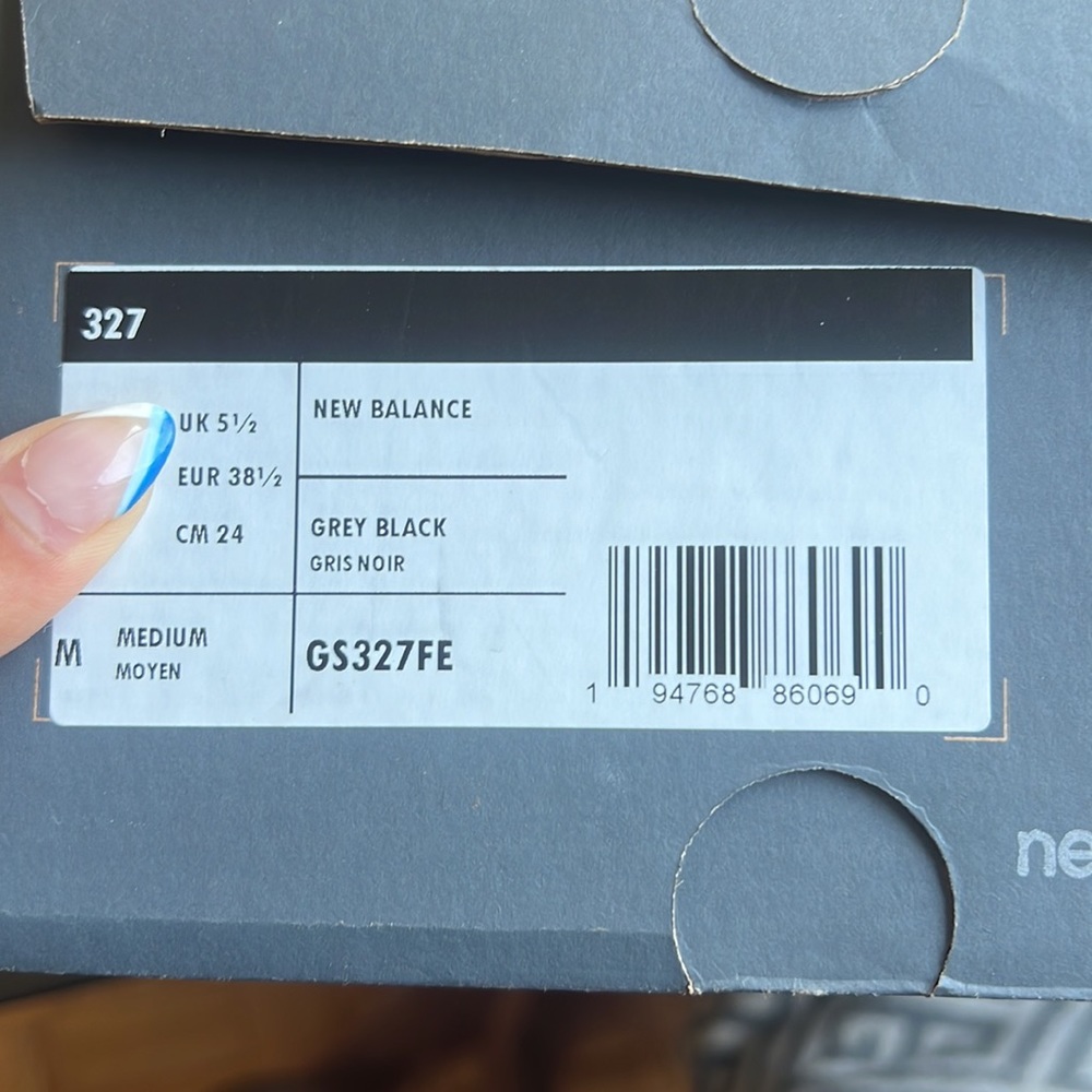 NWT New Balance 327 in White/Black (RARE) | Trendy Running/Walking Shoes 👟 - Picture 10 of 11